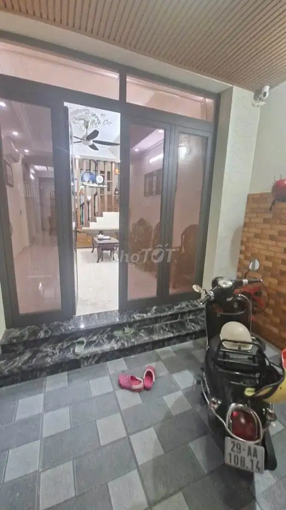 Cho thuê nhà riêng 65m2, 4.5 tầng, 5PN, Đội Cấn, Ba Đình