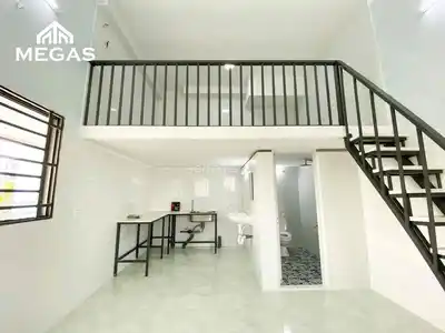 Просторный дуплекс с высоким потолком и окном рядом с HUT, UTE, Thu Duc