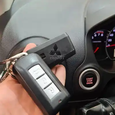 Mitsubishi Attrage CVT Premium автоматическая без дефектов