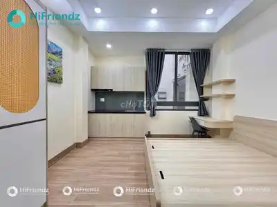 Студия с панорамным окном, полностью меблирована