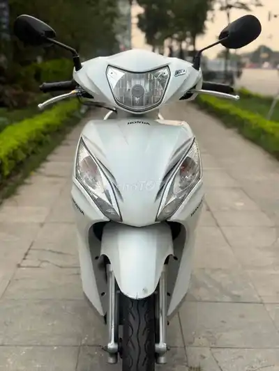 Honda Vision Белый инжекторный в отличном состоянии