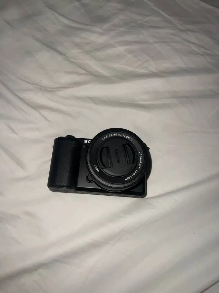 Sony ZV-E10 беззеркальный 16-50 мм кит