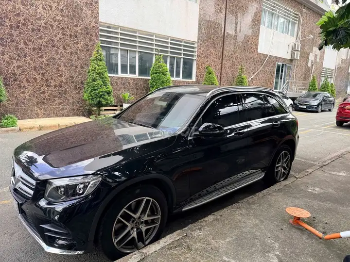 Mercedes-Benz GLC 300 черный, 133208 км