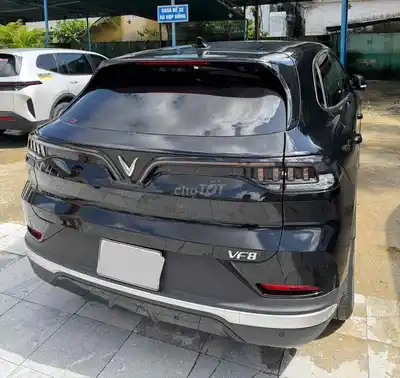 VinFast VF8 Eco с батареей CatL, бесплатная зарядка, 2023 г.в.