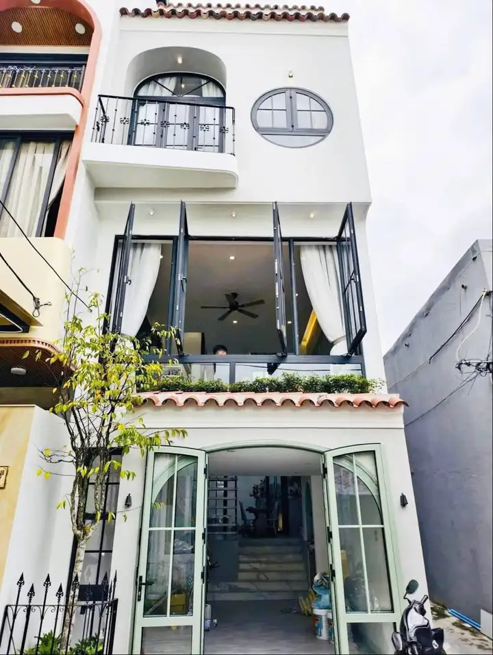Дом 3 этажа, 3 спальни, 4 WC, 54 м²