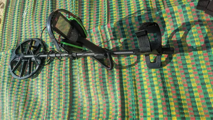 Металлоискатель Minelab Equinox 700 + подводные наушники
