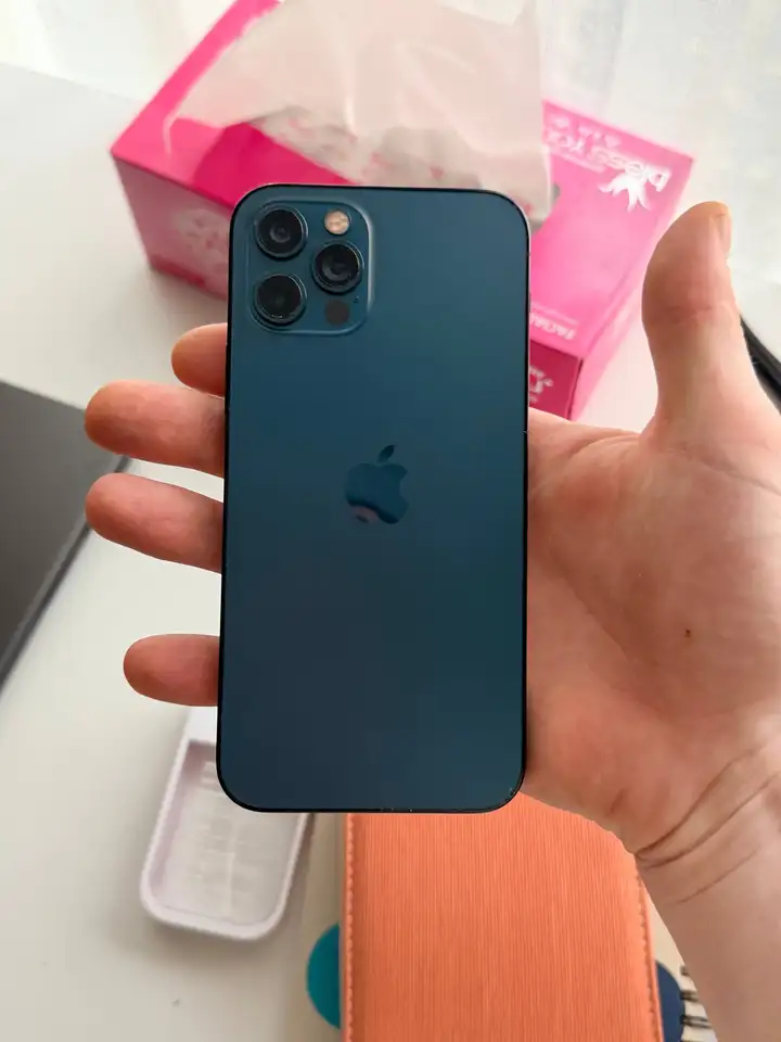 iPhone 12 Pro залоченный