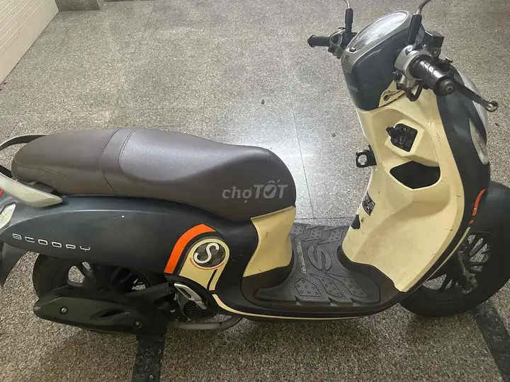 Honda Scoopy 2021, кремово-зеленый, госномер DN