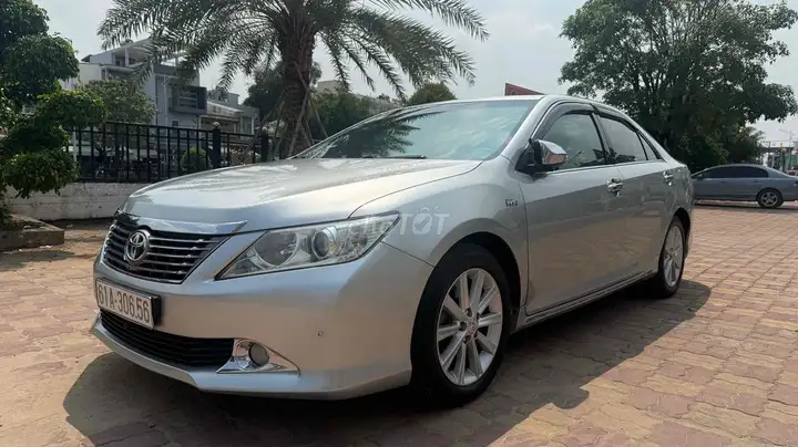 Toyota Camry 2013 2.5G серебристый