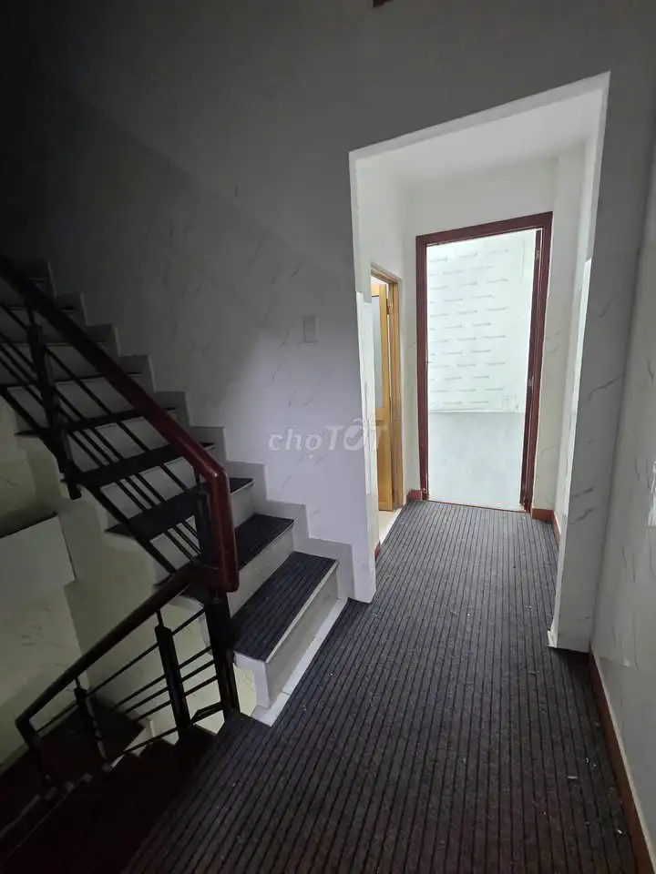 Аренда коммерческого помещения 4x20м, 3 этажа, 4 спальни, 4 санузла