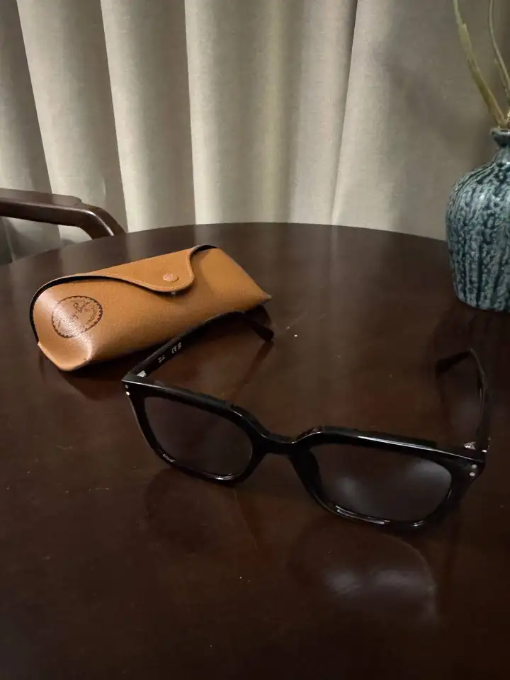Солнцезащитные очки Ray Ban