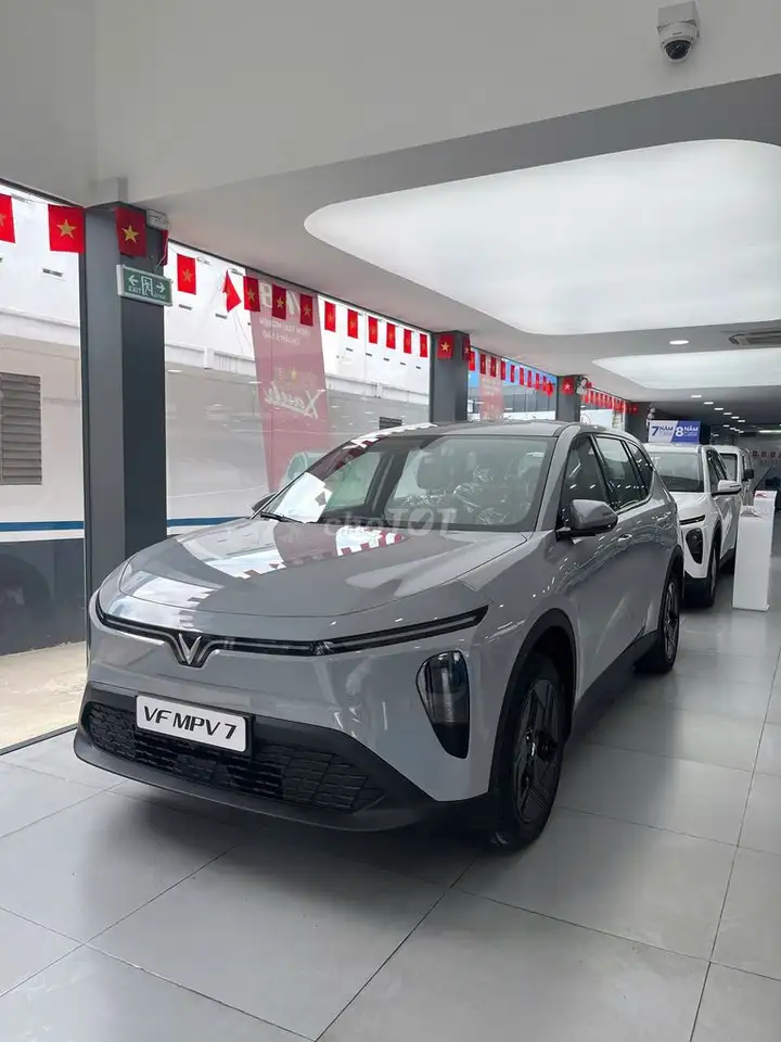 MPV7: Скидка 37,5 млн донгов, камера 360° в подарок