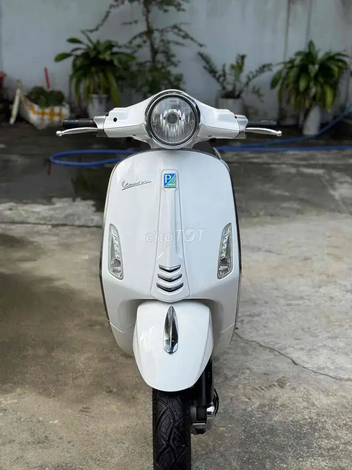 Vespa Primavera 2015 белый, красивый мопед