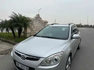 Hyundai i30 CW 2009 серебристый