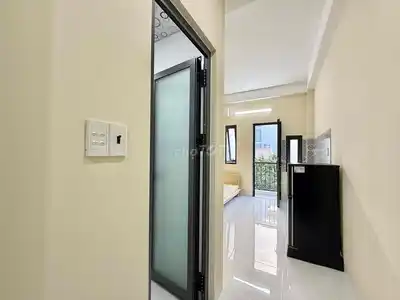 Студия с балконом и окном рядом с Etown Cong Hoa