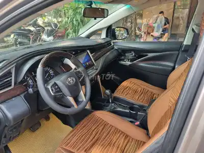 Toyota Innova 2018 автомат коричневый велюр