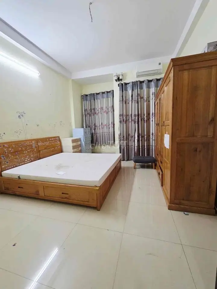 Дом в переулке 1/Vườn Lài, Тхань Фу. 4x16м, 2 этажа, 4 спальни, 3 ванные, мебель