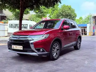 Mitsubishi Outlander 2.4L Premium 2018 красный