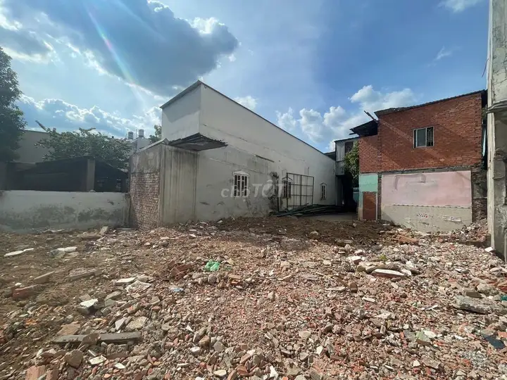 Дом на ул. Ле Динь Кань, 426 м2, 8x40м, 35 млрд донг