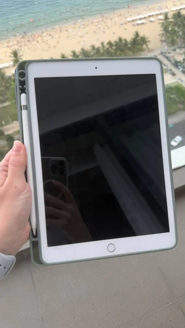 iPad 8го поколения 32 ГБ + Apple Pencil, 4G-роутер MERCUSYS MB112-4G, Роутер TP-Link, Айкос, LEGO Technic 42223, Книги «Шантарам», Пазлы
