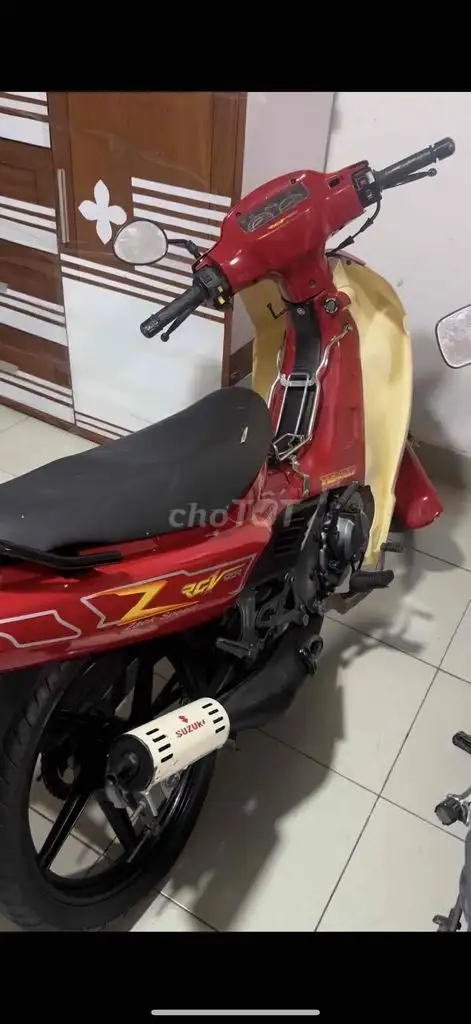 Suzuki Xipo красный
