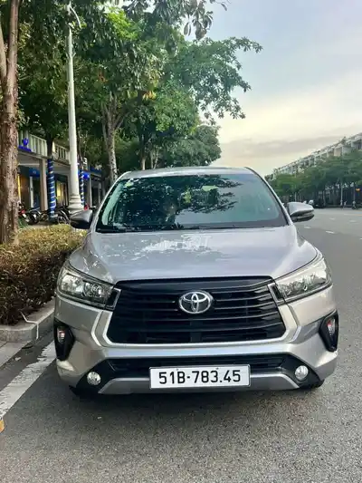 Toyota Innova 2021 Серебристый