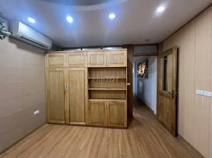 Дом целиком, ул. Лак Лонг Куан - Буой - Тэйхо, 40м²х5э, 5 комн.