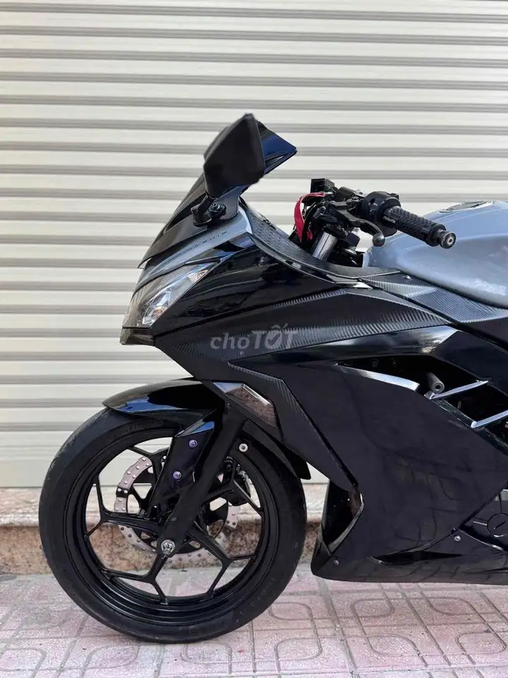 Kawasaki NINJA 300 ABS 2017, серо-сине-черный, красивый