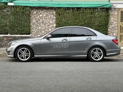 Mercedes C300 AMG 2011 серебристый серый 100 тыс. км