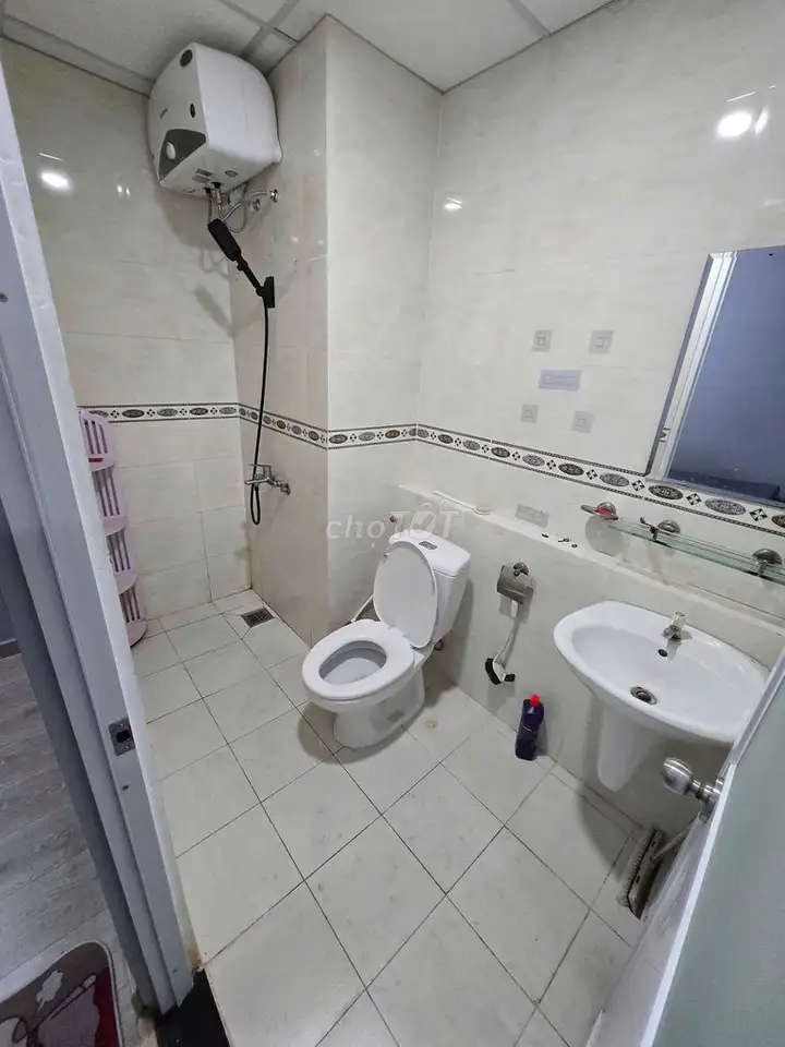 Квартира HQC Бинь Чунг Донг, 2 сп, 2 с/у, с мебелью, 2 округ