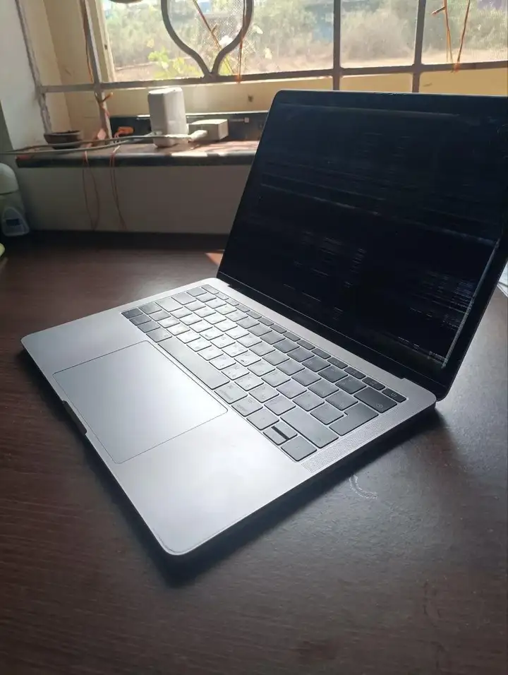 MacBook 13 Pro 2017 8/256GB A1708