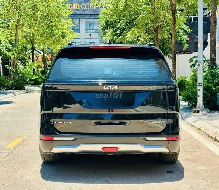 Kia Carnival Signature 2023