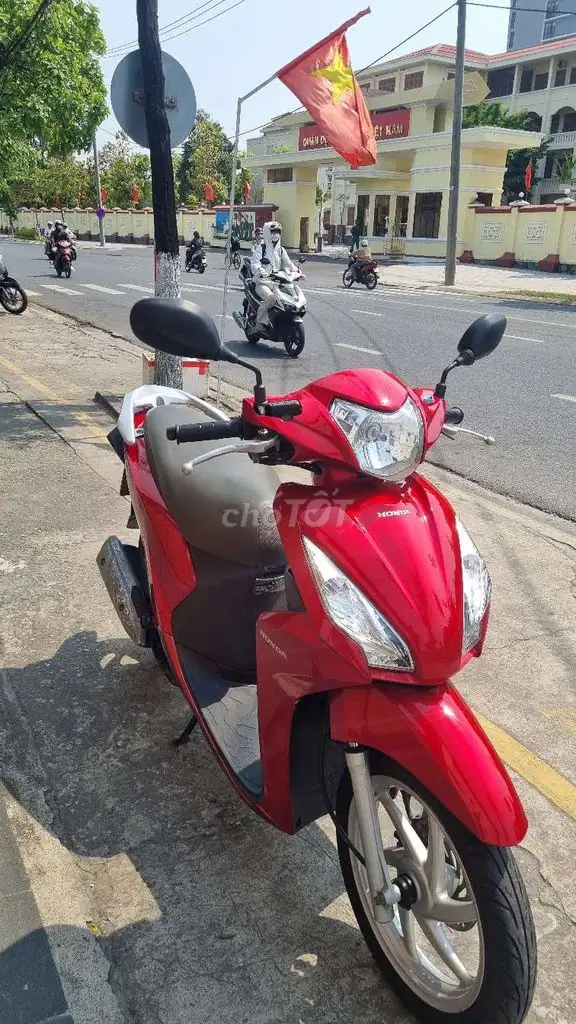 Honda Vision 2016, красный