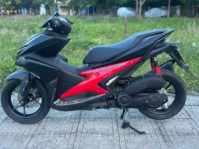 Yamaha NVX 125 куб. см 2017, черный, красный