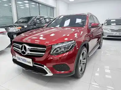 Mercedes-Benz GLC 200 2018 красный 70 тыс. км