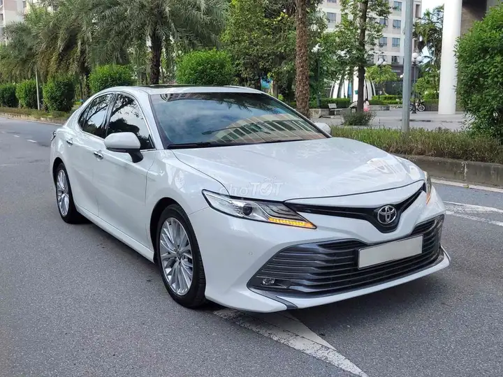 Toyota Camry 2.5Q 2019 Жемчужно-белый
