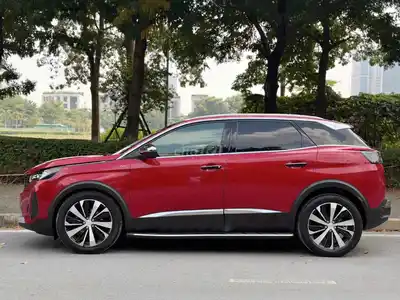 Peugeot 3008 GT 2023, 16000 км, красный, заводская краска по всему кузову