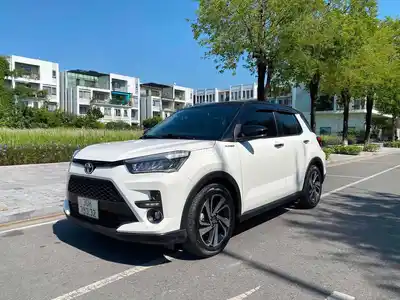 Toyota Raize белый SUV автомат бензин