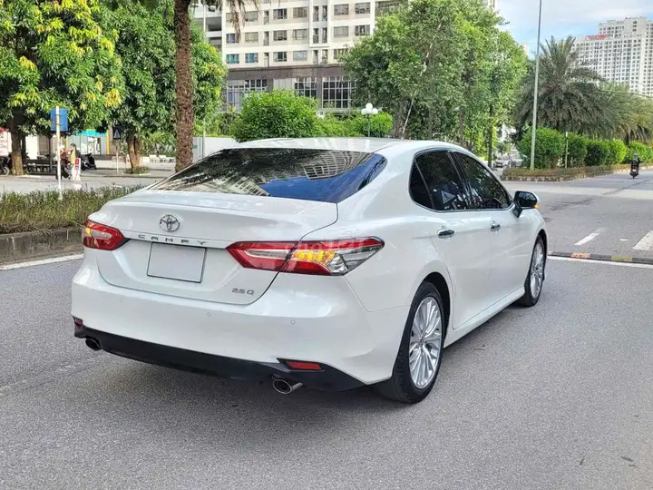 Toyota Camry 2.5Q 2019 Жемчужно-белый