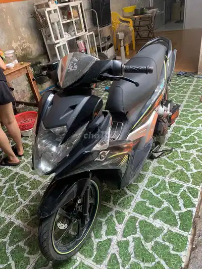 Черный скутер Yamaha Nouvo 5