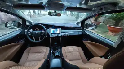 Toyota Innova 2019 E, пробег 85 000 км, цвет бронзовый металлик
