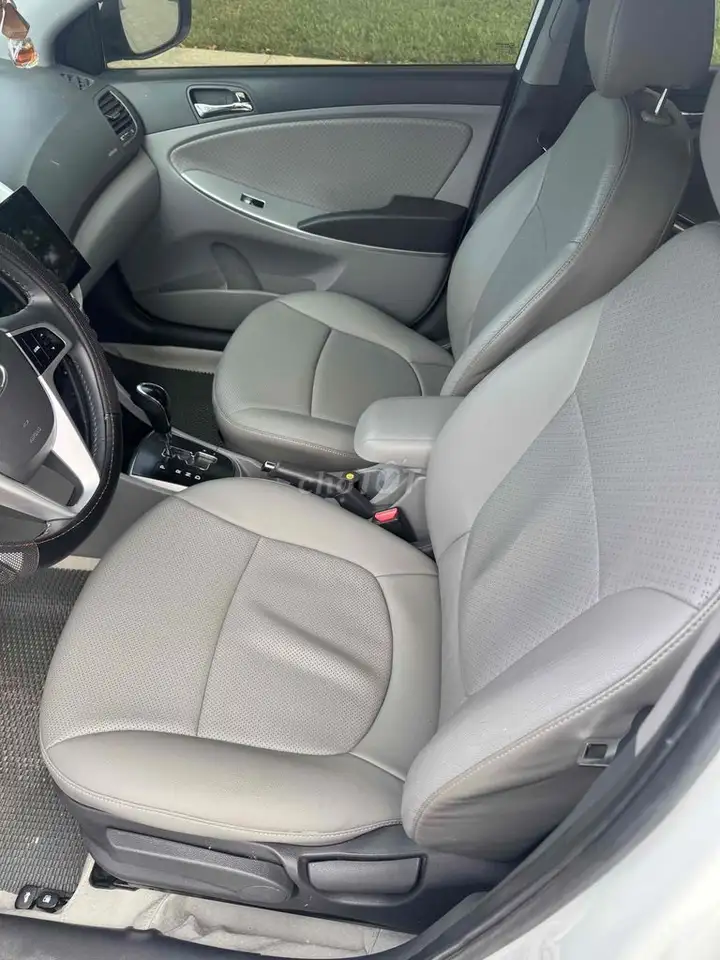 Hyundai Accent белый автомат 5 мест