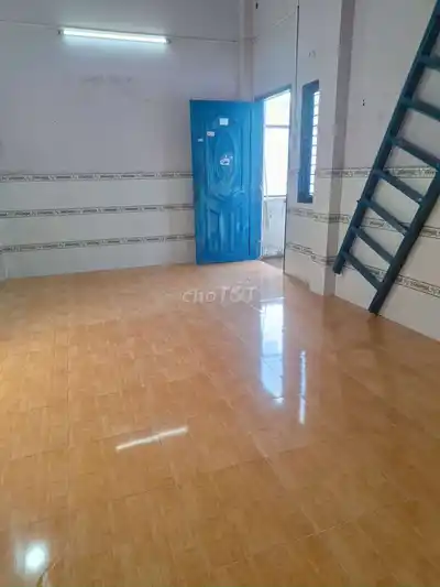 Комната 38м² на улице Nguyen Duy Trinh, phường Long Truong (Q9) с антресолью