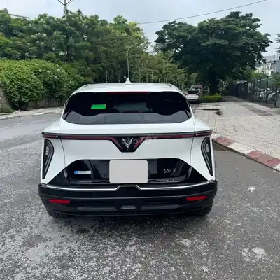 VinFast VF7 Plus 2025