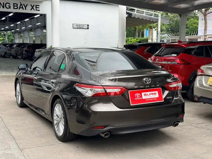 Toyota Camry 2.5Q 2021, минимальный пробег, семейный автомобиль