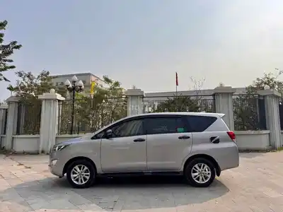 Toyota Innova 2.0E 2019 МКПП Серебристый