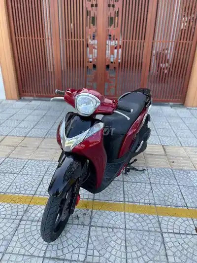 Honda SH Mode красно-чёрный