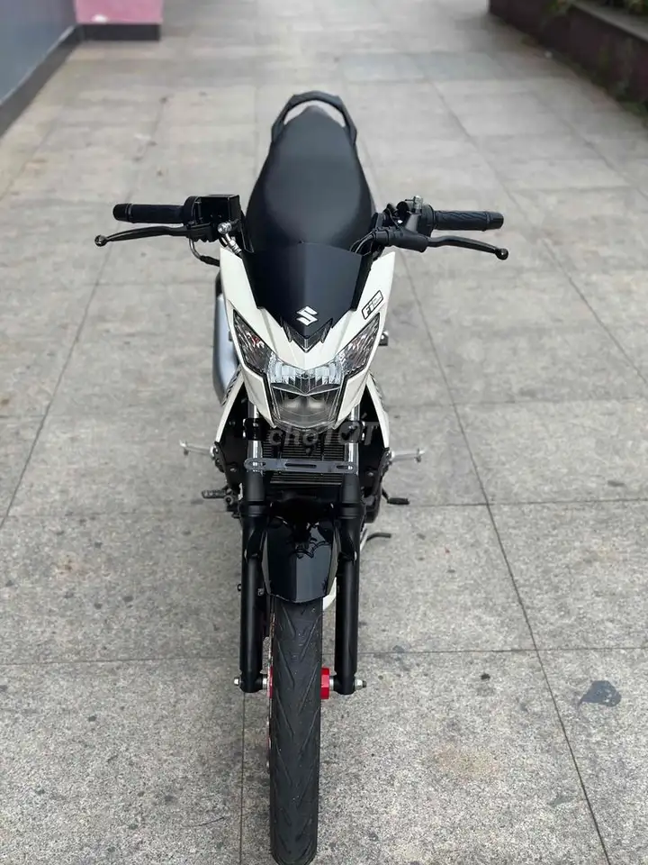 Suzuki Satria F150 2022 7000км белый, черный, красный