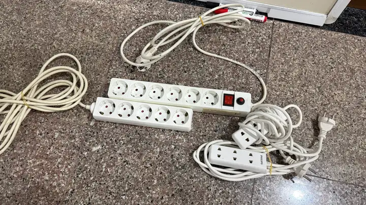 Удлинители, спорт инвентарь, маска для снорклинга, сумка Fila, MIDI controller, гамак, насос, роутер FPT