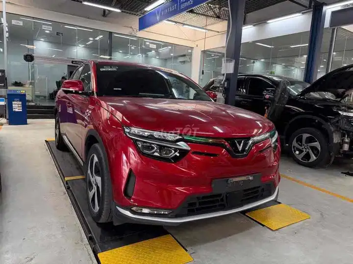 VF8 Eco батарея SDI 2023 спортивный красный - Одометр 53 тыс. км